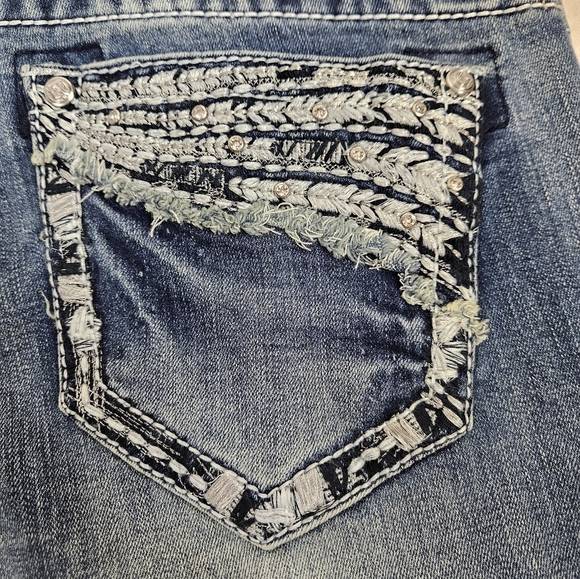 NWT Grace in LA‎ Embellished & Faded Stretch Denim Capri Pants Rolled Cuff B111 - Picture 7 of 10